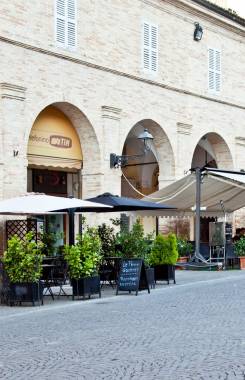 Italia, Las marchas, Fermo