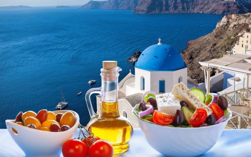 Must-try foods in Santorini