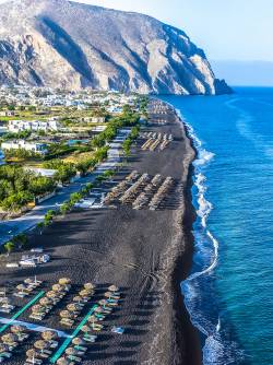 Greece, Aegean Islands, Santorini, Perissa