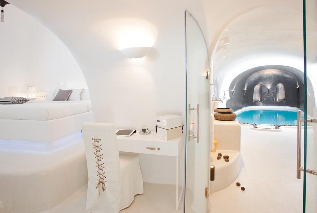 Infinity Suite at Dana Villas Santorini