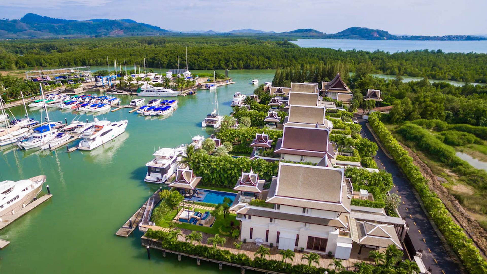 Роял пхукет. Royal Phuket Marina. Royal Marina Пхукет район. Причал Пхукет. Тайланд Пристань.