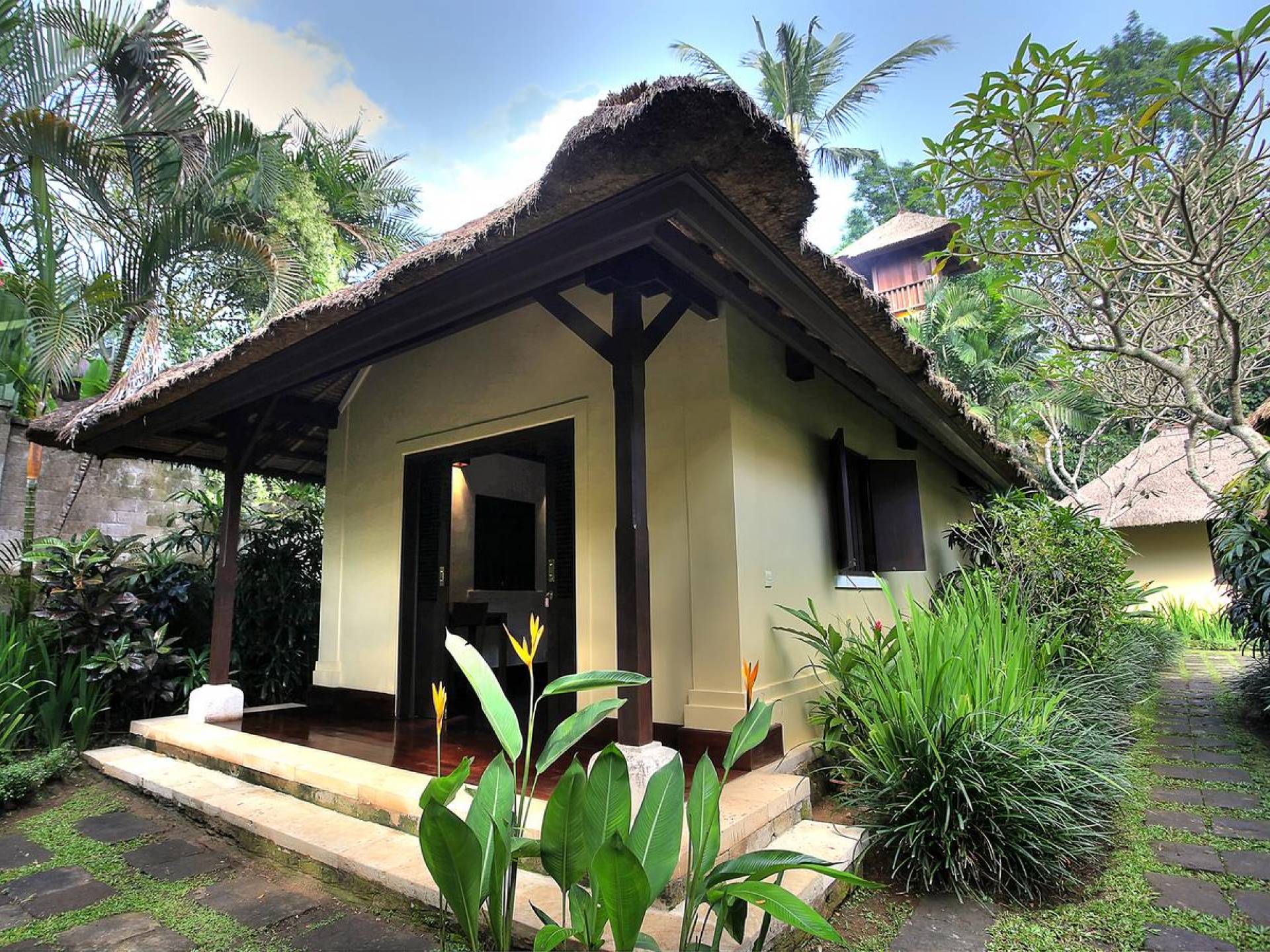 Маленькое бали. Вилла на Бали. Убуд Бали жилье. Вилла хамелеон Бали. Бали домики обычные.
